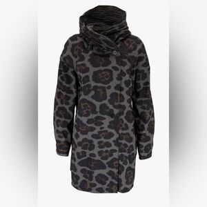 MYCRA PAC - NWT Nickel Leopard Reversible Hooded Raincoat - XL